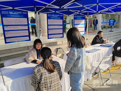 雁塔區(qū)人社局舉辦“人社工作進園區(qū)”暨公共就業(yè)創(chuàng)業(yè)服務(wù)驛站授牌儀式， 推動公共就業(yè)服務(wù)深入一線